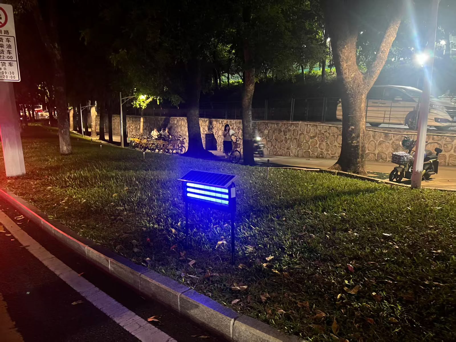 SOLAR MOSQUITO LIGHT
